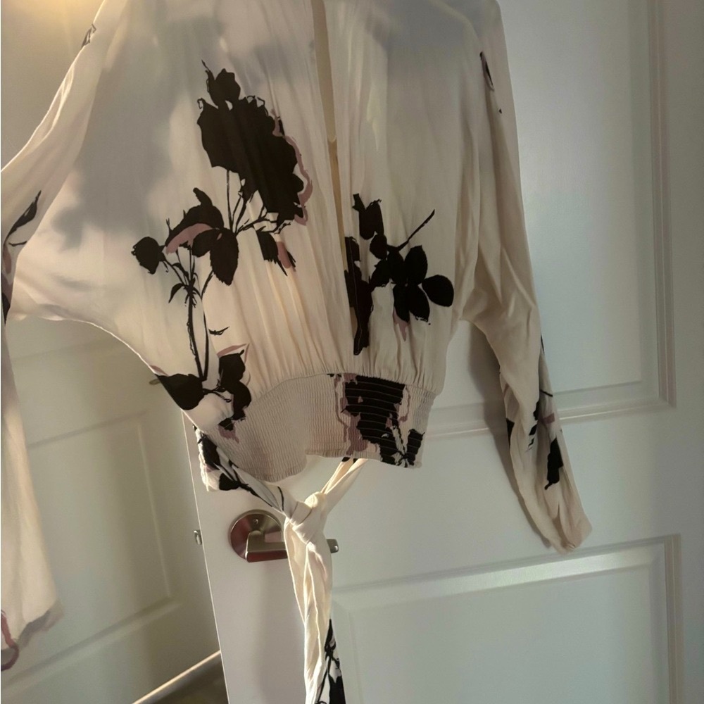 Free People Cream and Black Floral Blouse(like new condition) - Picture 2 of 9